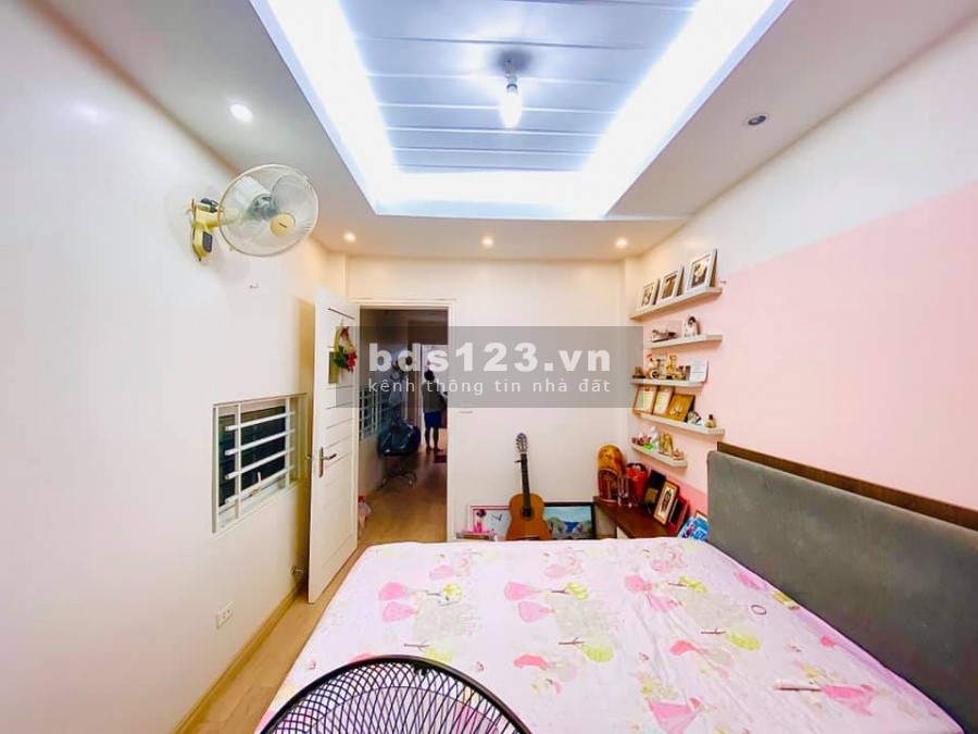 PHÂN LÔ OTO ĐỖ CỬA TẶNG TOÀN BỘ NỘI THẤT 3 MẶT THOÁNG ĐẸP NHẤT THỊ TRƯỜNG