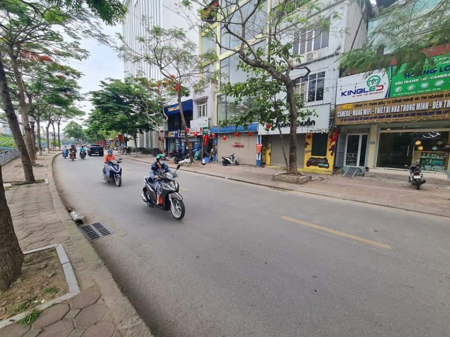Mặt phố Vũ Tông Phan Ngã Tư Sở, DT 110m2 x 4T giá 24.2 tỷ kinh doanh cực đỉnh, vỉa hè rộng