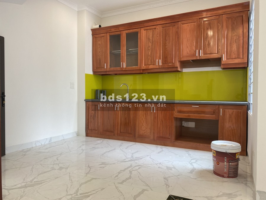 Bán nhà phố Đức Giang 31m2, 5 tầng đúc cách 1 nhà ra đường ô tô, giá yêu thương 2.39 tỷ