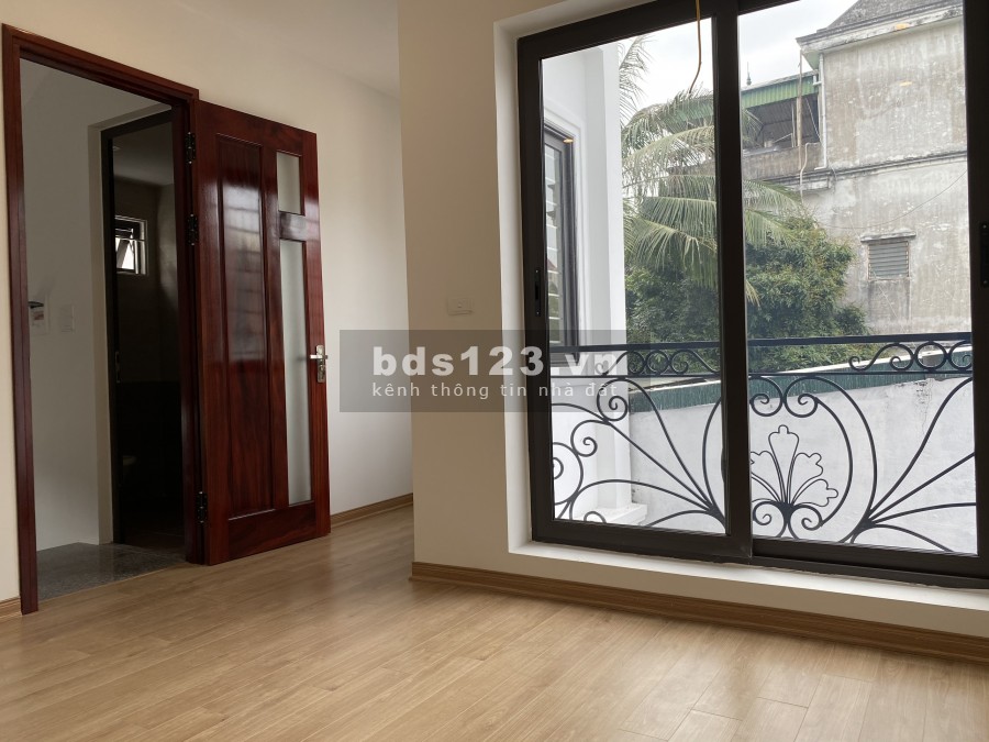 Bán nhà phố Đức Giang 31m2, 5 tầng đúc cách 1 nhà ra đường ô tô, giá yêu thương 2.39 tỷ