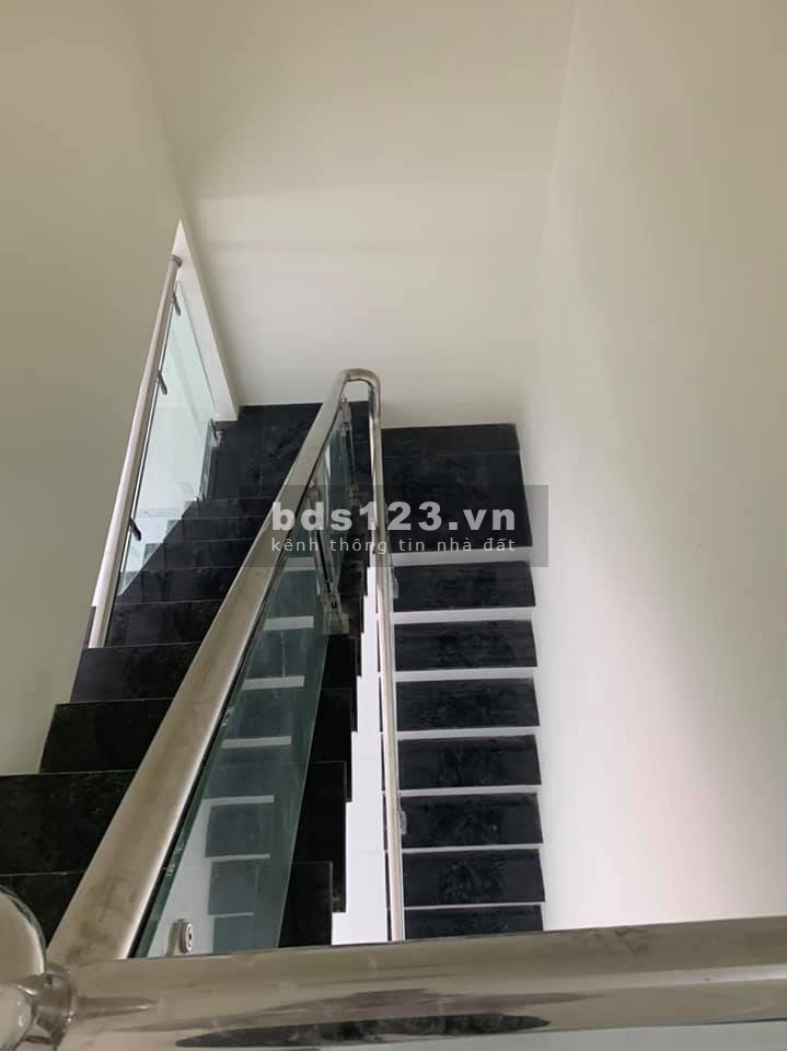 Bán nhà đường Trần Quang Khải Quận 1 25m2 2 tầng giá chỉ 1.85 tỷ.