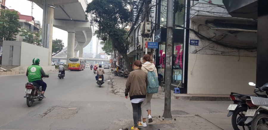Bán nhà mặt phố Minh Khai Hai Bà Trưng rông 7m giá 270 triêu/m2.