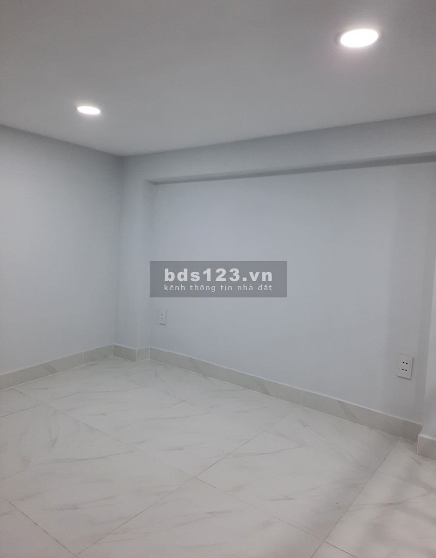 Nhà hiếm 22m2 Lạc Long Quân, hxh, 3 tầng, q tân bình, chỉ 2 tỷ 3