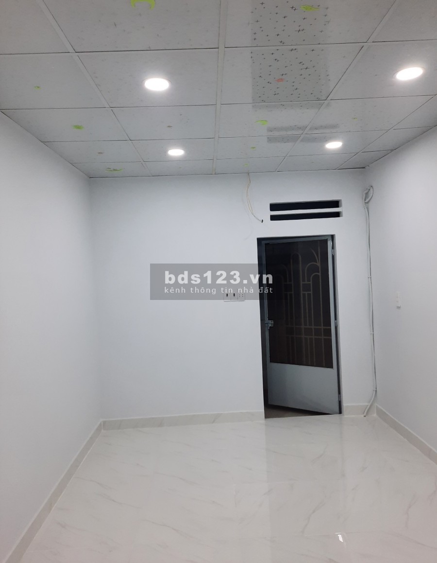 Nhà hiếm 22m2 Lạc Long Quân, hxh, 3 tầng, q tân bình, chỉ 2 tỷ 3