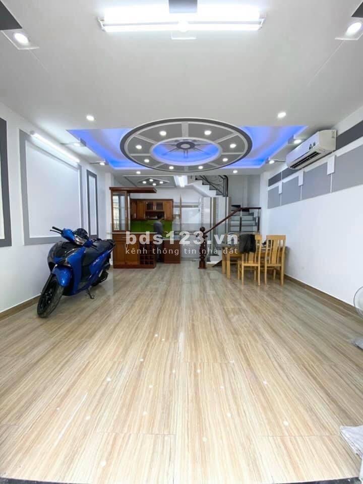 Nhà Đẹp Ở Ngay Đường Huỳnh Văn Bánh HXH Kia Đổ Cửa, Giá Rẻ
