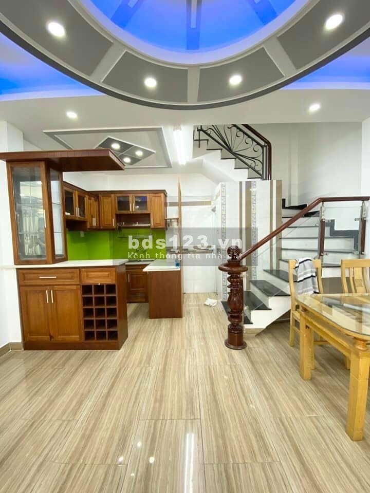 Nhà Đẹp Ở Ngay Đường Huỳnh Văn Bánh HXH Kia Đổ Cửa, Giá Rẻ