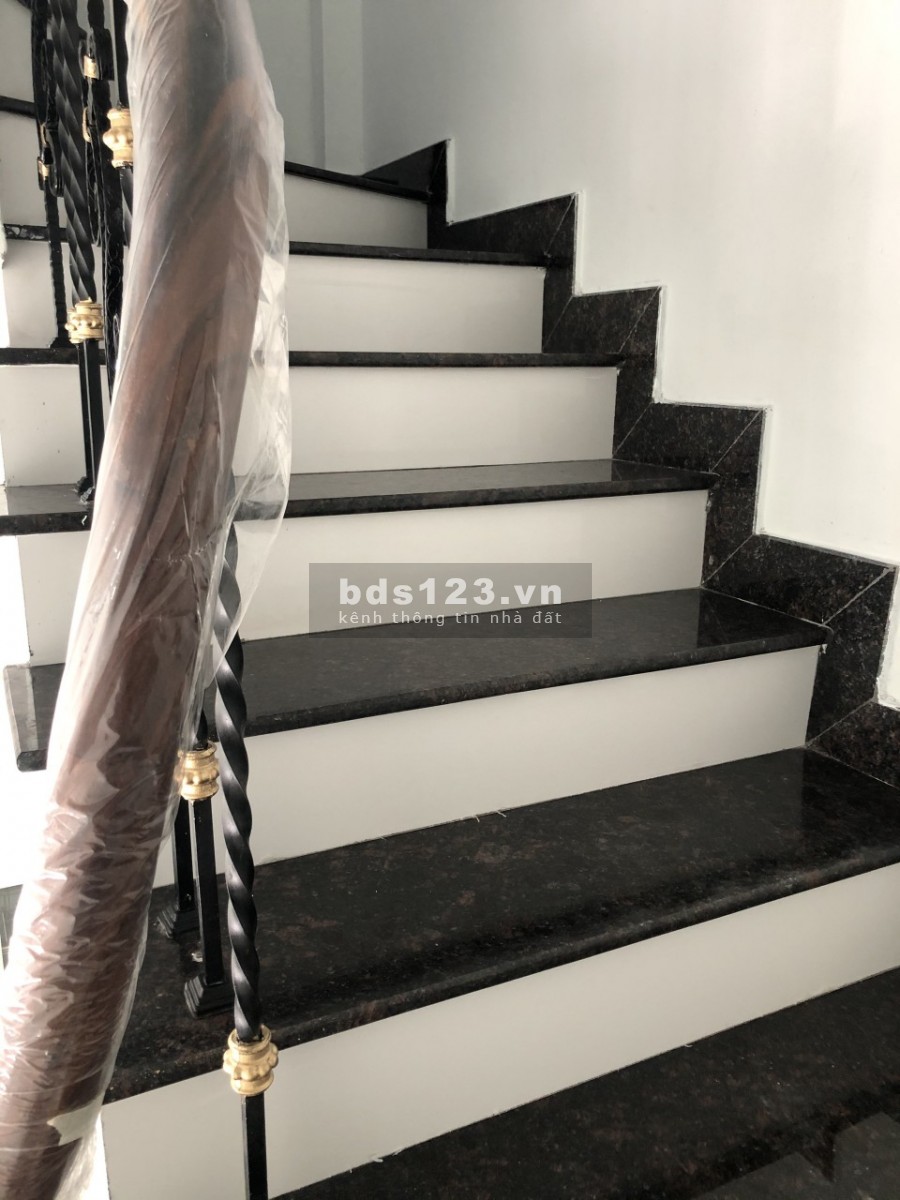Cần bán nhà 4 tầng 2,5 tỷ Tổ 2 Phúc Đồng, Long Biên, Hà Nội