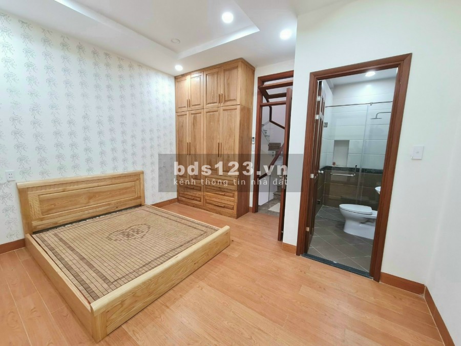 Nhà 4 tầng, HXH Lạc Long Quân, gần Chợ Tân Bình. 6,2 tỷ.