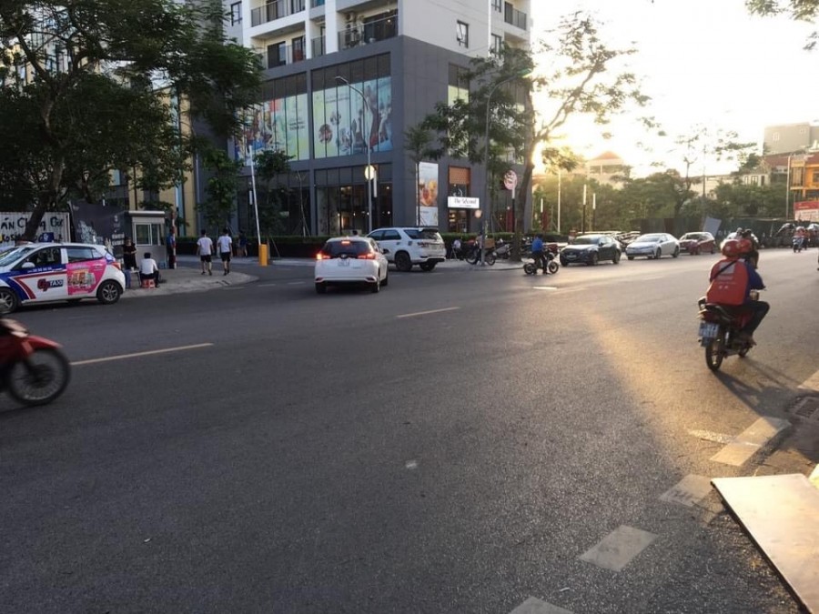Bán nhà mặt phố Xuân La Tây Hồ dt 90m2 giá 11 Tỷ Phân Lô Nhà mới sắp hoàn thiện Sổ đỏ chính chủ