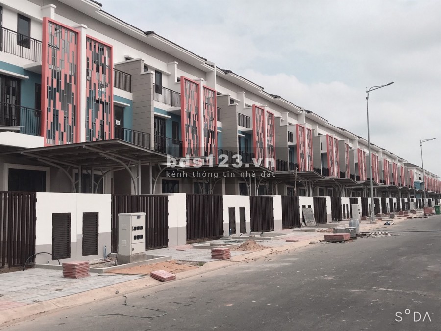 Bán Nhà 1 trệt 2 Lầu 157m2 Chủ Đầu Tư VSIP Rẻ Nhất Thị Trường