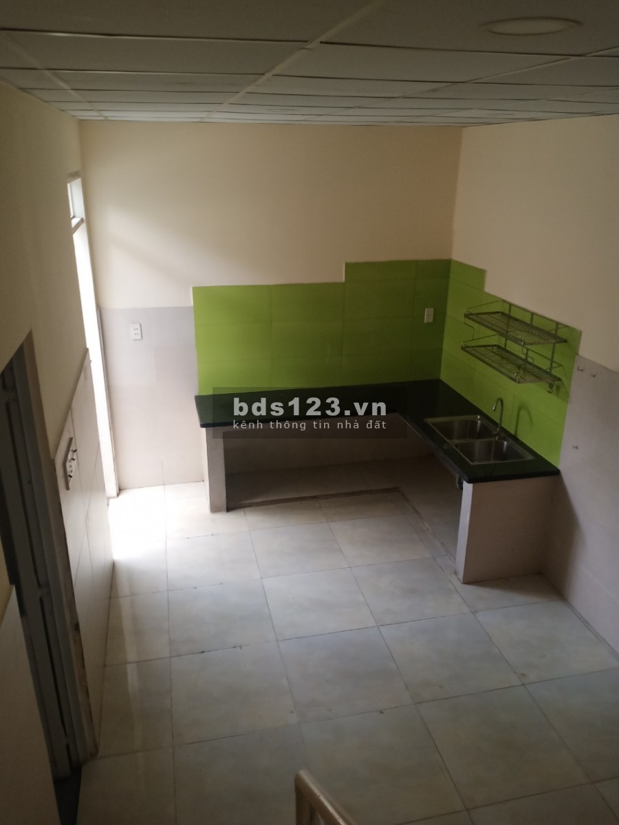 Cho thuê gấp mặt bằng kd trung tâm Q12, vào ngay, đường TTH07. Giá 22tr (TL)