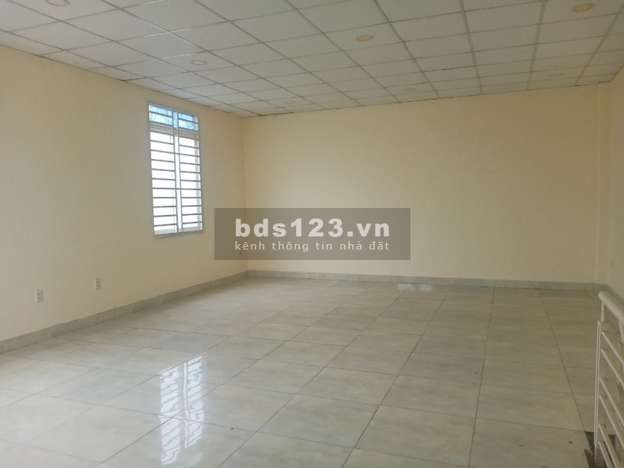 Cho thuê gấp mặt bằng kd trung tâm Q12, vào ngay, đường TTH07. Giá 22tr (TL)
