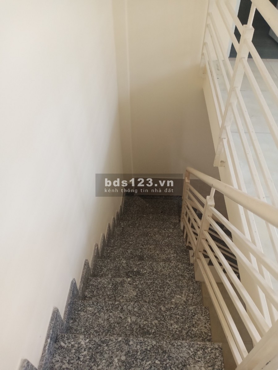 Cho thuê gấp mặt bằng kd trung tâm Q12, vào ngay, đường TTH07. Giá 22tr (TL)