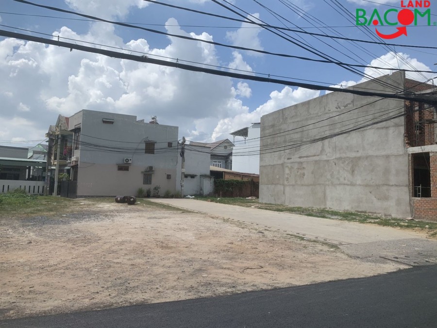 Lô góc mặt đường Hồ Hoà, P.Tân Phong dt 83m2 SHR thổ 100%, Giá 4ty2