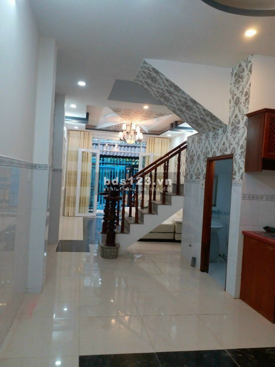 Bán nhà ngay ĐH CN Thực Phẩm 4x20m 1 lầu đúc BTCT hẻm 8m thông