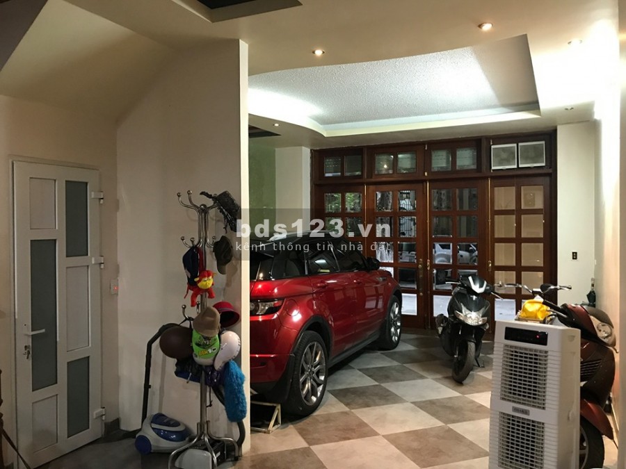 Bán nhà PL ô tô 60m2 x 5 tầng đẹp, sang trọng ngõ 629 Kim Mã giá 10 tỷ. LH 0912442669