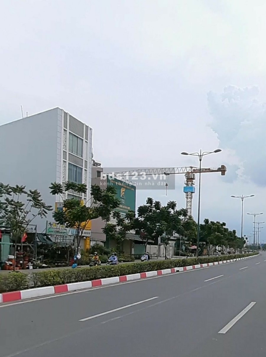 Nhà 3tầng 2MT Phạm Văn Đồng, thuộc Hiệp Bình Chánh khúc gần Gigamall, KD sầm uất