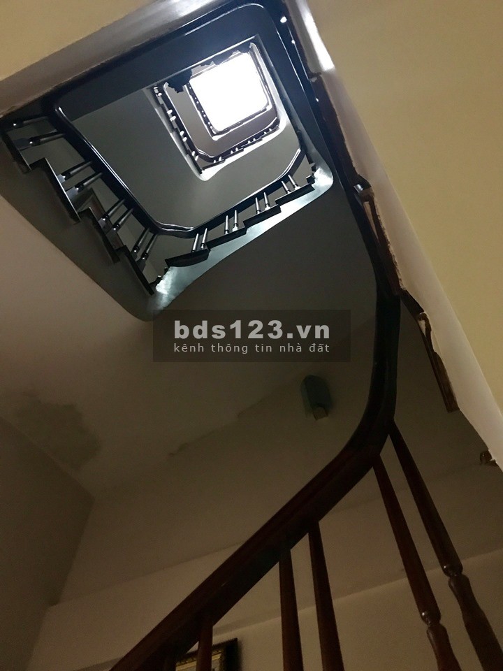 Bán nhà PL ô tô 60m2 x 5 tầng đẹp, sang trọng ngõ 629 Kim Mã giá 10 tỷ. LH 0912442669