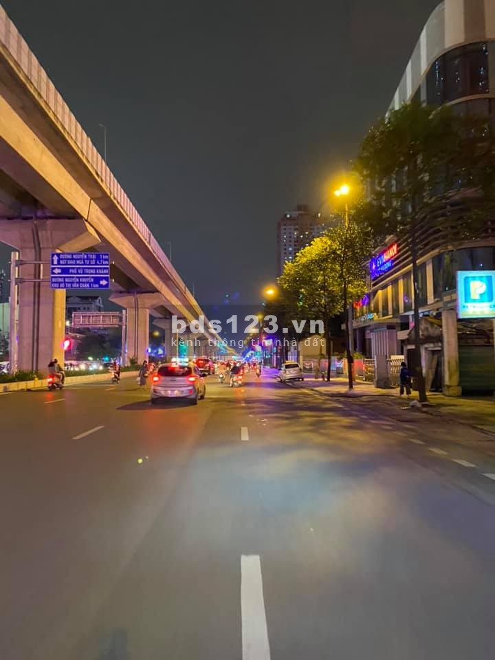 Bán nhà mặt phố Quang Trung, Hà Đông 5 tầng, vỉa hè rộng, vị trí đắc địa 53m2 chỉ 6 tỷ 5. Nhà nằm ngay ngã tư Lê Trọng Tấn - Quang Trung