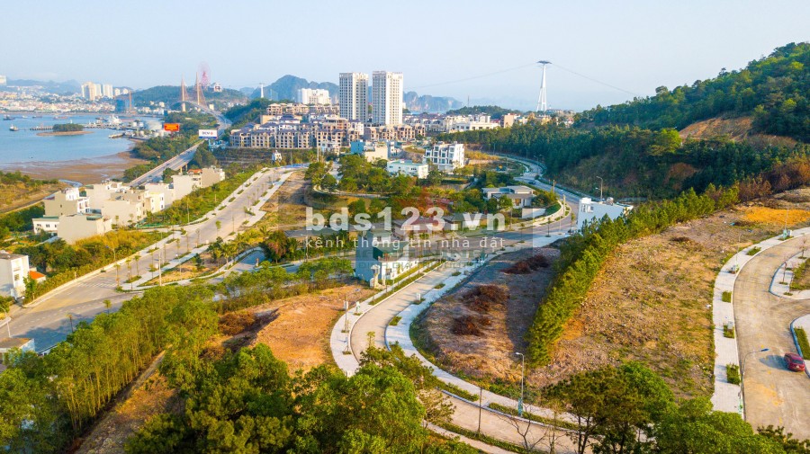 Chuyển nhượng lô đất nền liền kề view vịnh Cửa Lục tại dự án Ban Mai 0968129240