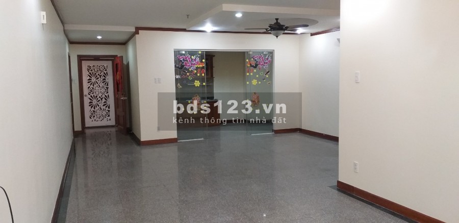 Cần bán nhanh căn hộ Giai Việt 115m2,2pn,2wc sổ hồng giá 3.4ty Miễn Trung Gian