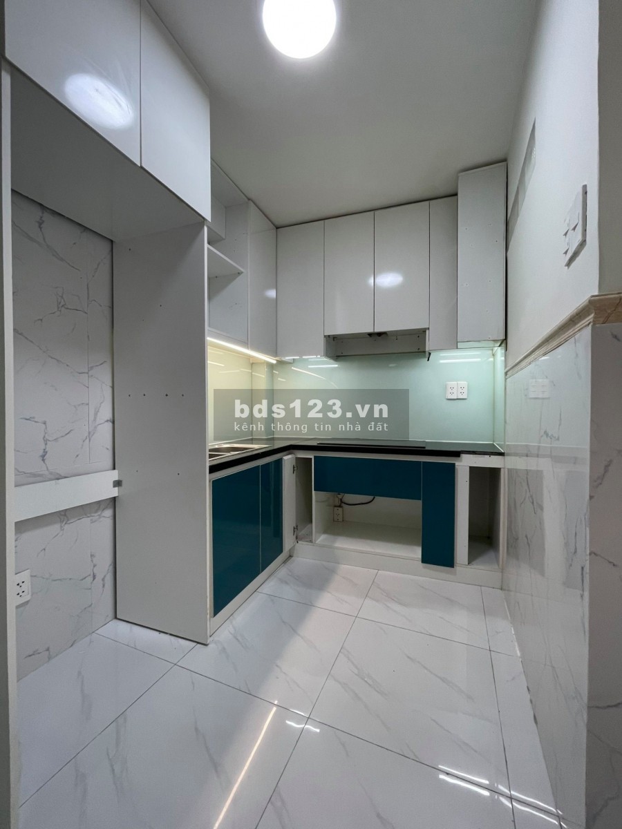 HXH đỗ cửa, Trần Bình Trọng, 30m2, nhà 3 tầng, mới, nở hậu, chỉ 4 tỷ 7