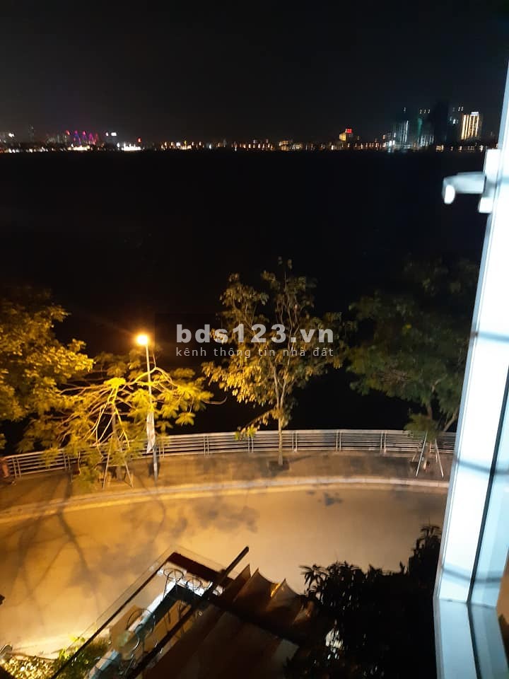 Bán gấp nhà mặt phố Trích Sài, Tây Hồ, vỉa hè rộng, kinh doanh sầm uất, 17.9 tỷ