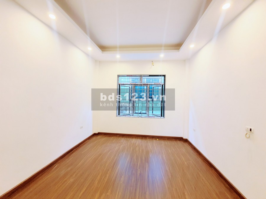 Bán nhà Hoàng Mai giá 1.98 tỷ, sổ đỏ riêng, hàng hiếm, nhà mới kinh koong