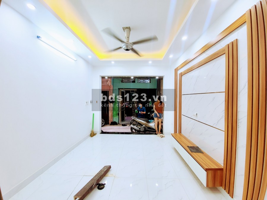 Bán nhà Hoàng Mai giá 1.98 tỷ, sổ đỏ riêng, hàng hiếm, nhà mới kinh koong
