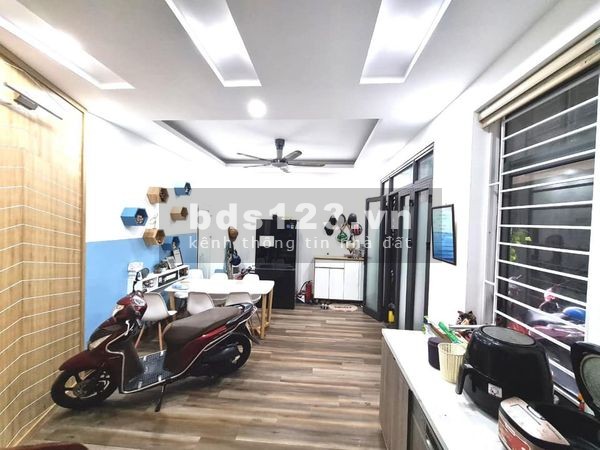 Bán nhà đẹp Khương Hạ ngõ rộng, tặng toàn bộ nội thất, 40m, giá 3.9 tỷ