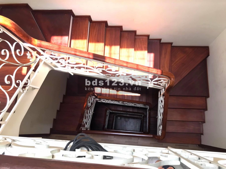 PHÂN LÔ Ô TÔ TẢI TRÁNH VỈA HÈ RỘNG THÔNG SỐ ĐẸP NHẤT KHU