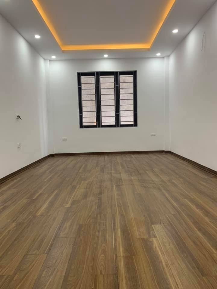 Chỉ Hơn 2 Tỷ Có Luôn Nhà 5 Tầng, Siê Đẹp, Trung Tâm Thanh Trì, DT 30m2, Ô Tô Đỗ 20m.