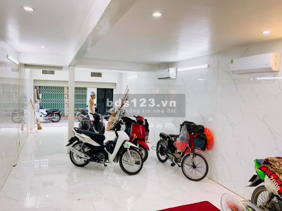 Bán nhà mặt ngõ trầnQuốc Hoàn 68m2 6.3 tỷ ô tô vào nhà
