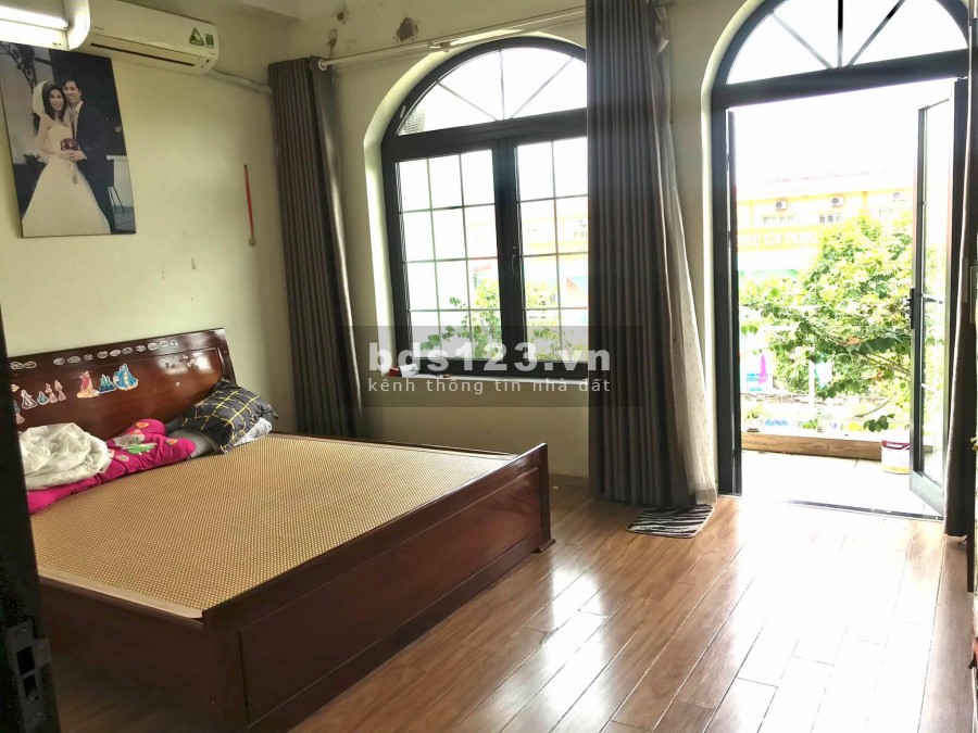 PHÂN LÔ Ô TÔ TẢI TRÁNH VỈA HÈ RỘNG THÔNG SỐ ĐẸP NHẤT KHU