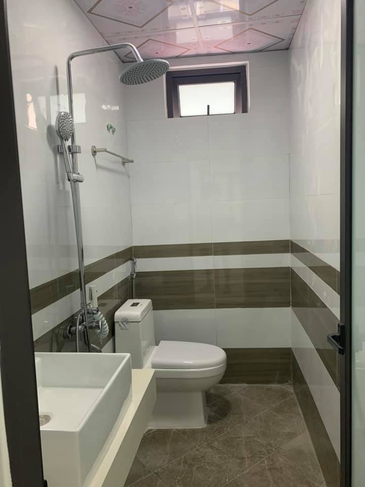 Chỉ Hơn 2 Tỷ Có Luôn Nhà 5 Tầng, Siê Đẹp, Trung Tâm Thanh Trì, DT 30m2, Ô Tô Đỗ 20m.