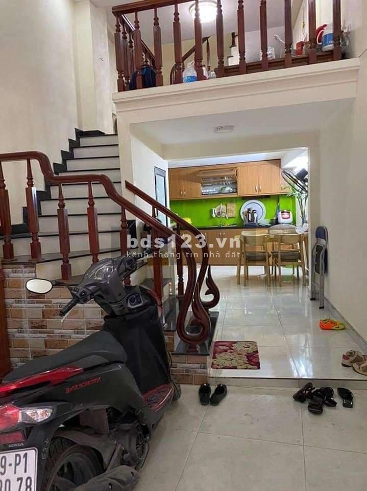 Bán gấp nhà mặt ngõ, vị trí đẹp ở luôn tại Hồ Tùng Mậu, Diện tích 30m2x4 tầng, 3.05 tỷ.