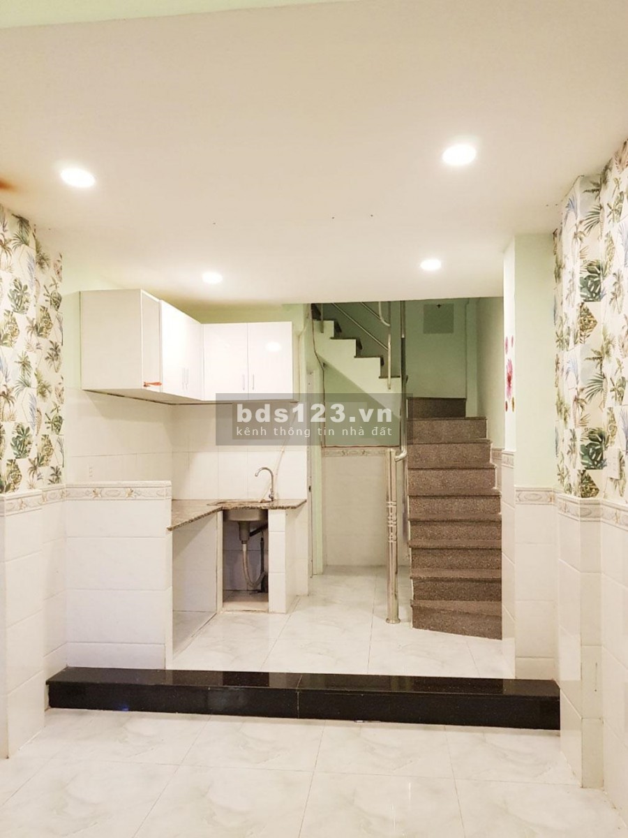 Bán nhà 3tầng, 3x8m, hẻm 4m Võ Văn Kiệt giáp Q1 đông đúc