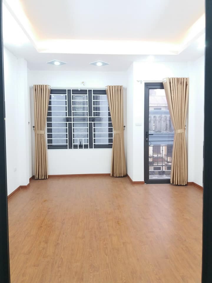 Ô tô đỗ cửa, xây mới, ngõ nông, Thượng Thanh 30m2x5T, nhỉnh 2 tỷ-KD, đầu tư