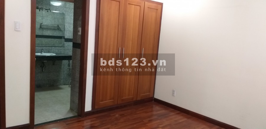 Cần bán nhanh căn hộ Giai Việt 115m2,2pn,2wc sổ hồng giá 3.4ty Miễn Trung Gian