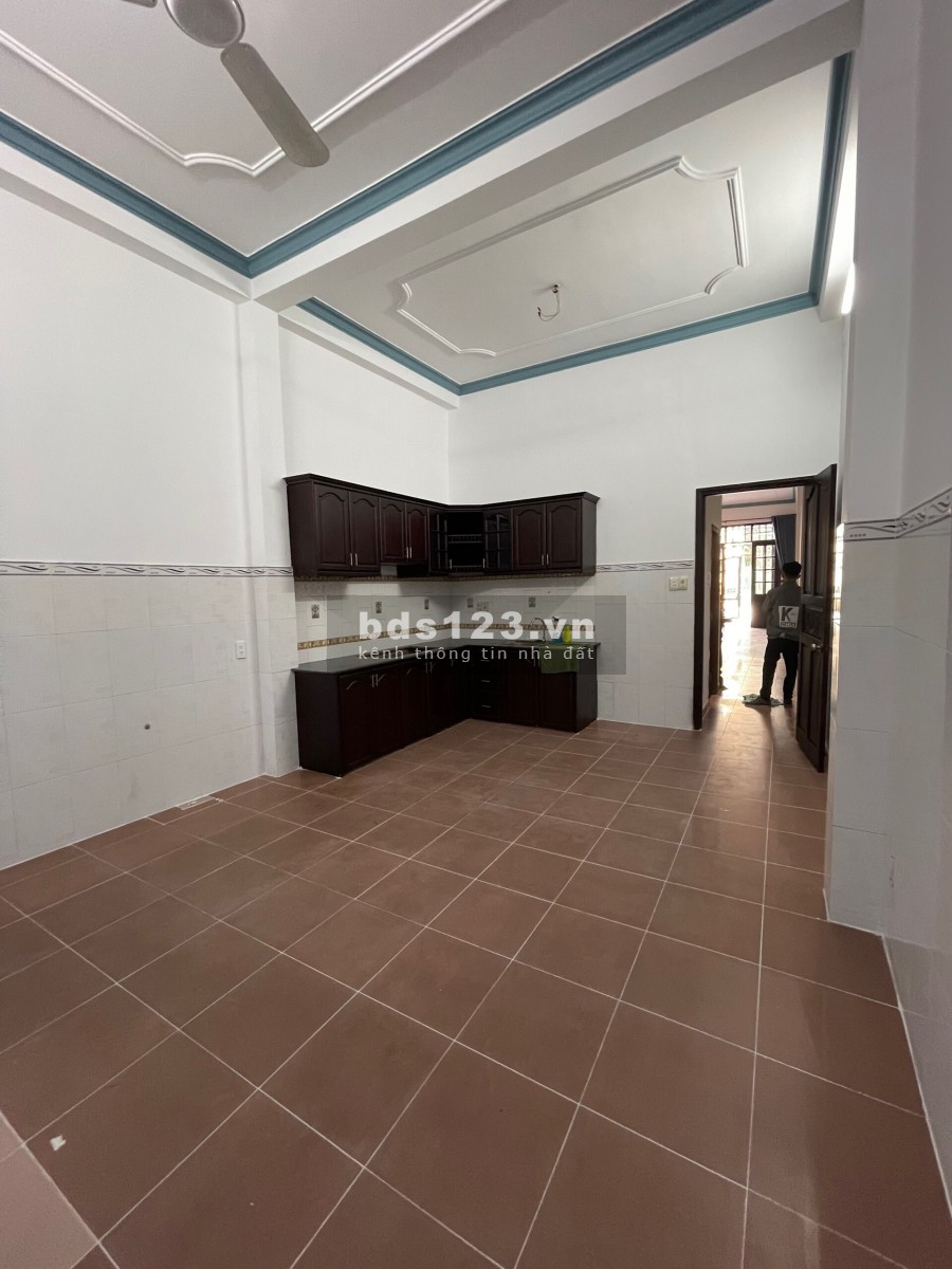 CHDV đường Nguyễn Công Hoan: Trệt 4 Lầu (9PN-9WC) giá 33tr/th