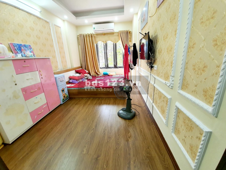 Nhà 5 tầng x 33m2 mặt ngõ thông kinh doanh, giá 3.6 tỷ Giải Phóng, Hoàng Mai