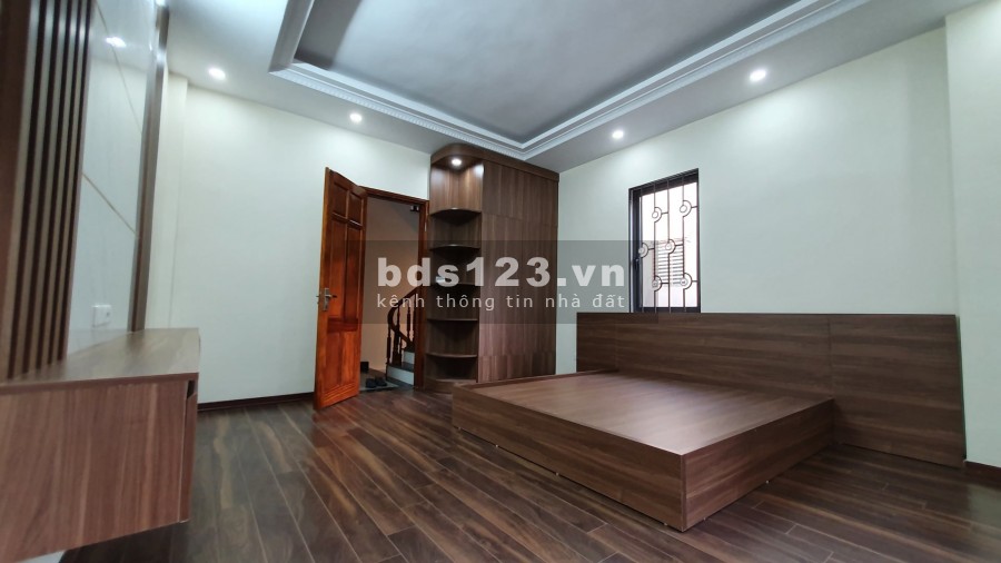 Bán nhà liền kề phố Yên Lạc 35m2 5 tầng Giá 3.25 tỷ