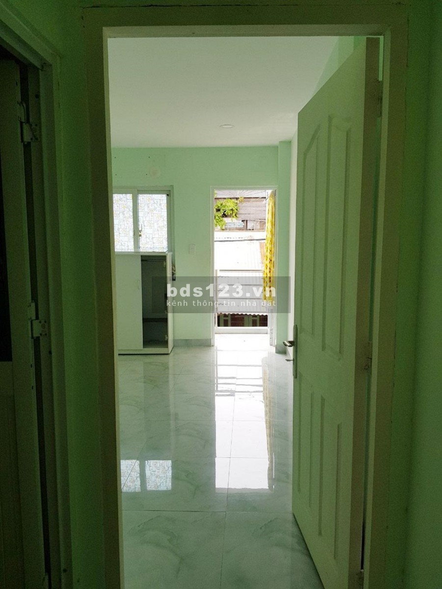 Bán nhà 3tầng, 3x8m, hẻm 4m Võ Văn Kiệt giáp Q1 đông đúc