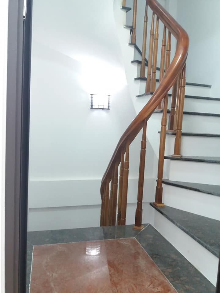 Ô tô đỗ cửa, xây mới, ngõ nông, Thượng Thanh 30m2x5T, nhỉnh 2 tỷ-KD, đầu tư