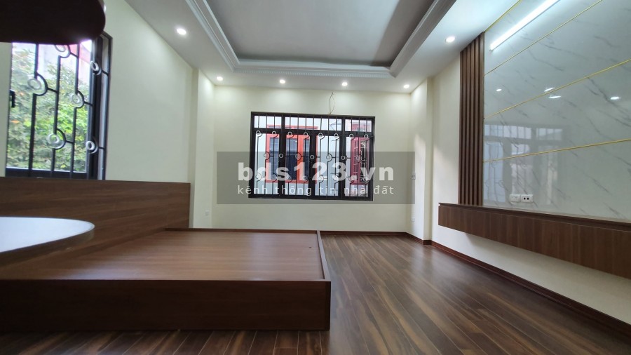 Bán nhà liền kề phố Yên Lạc 35m2 5 tầng Giá 3.25 tỷ
