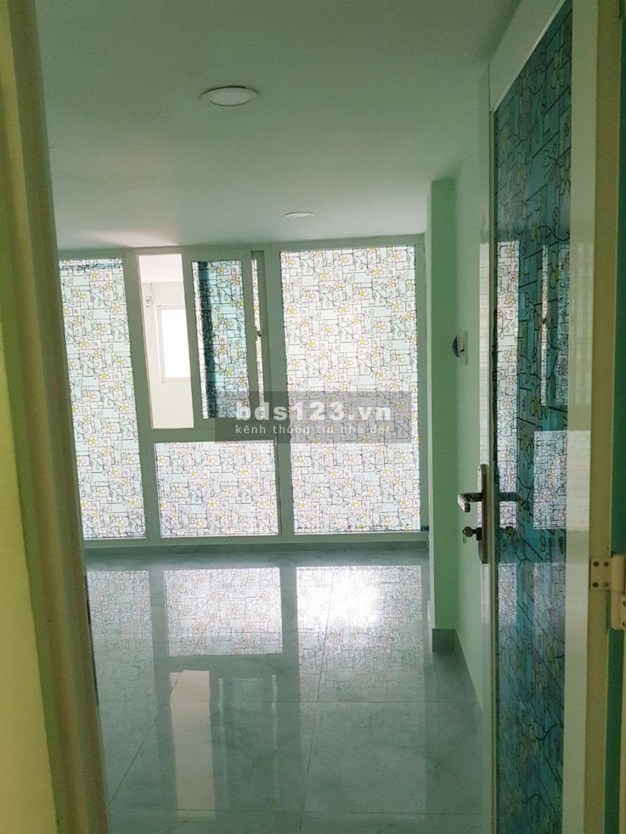 Bán nhà 3tầng, 3x8m, hẻm 4m Võ Văn Kiệt giáp Q1 đông đúc