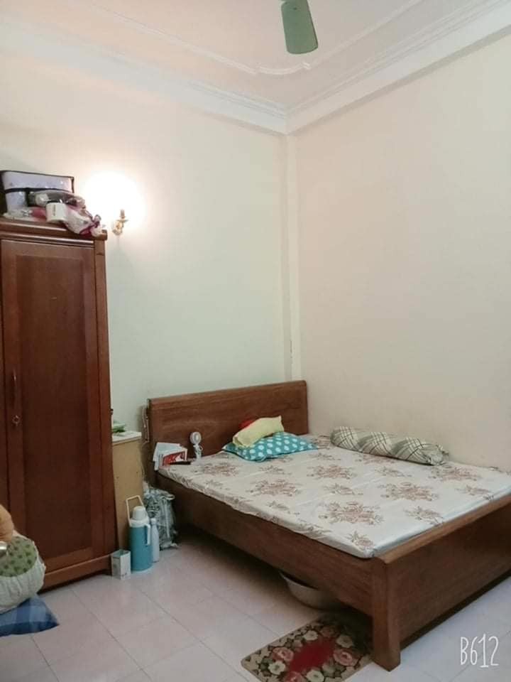 Cần bán nhà 25m, 5T, Mt; 3.5 m, giá chào 2.8 tỷ, Lạc Long Quân.