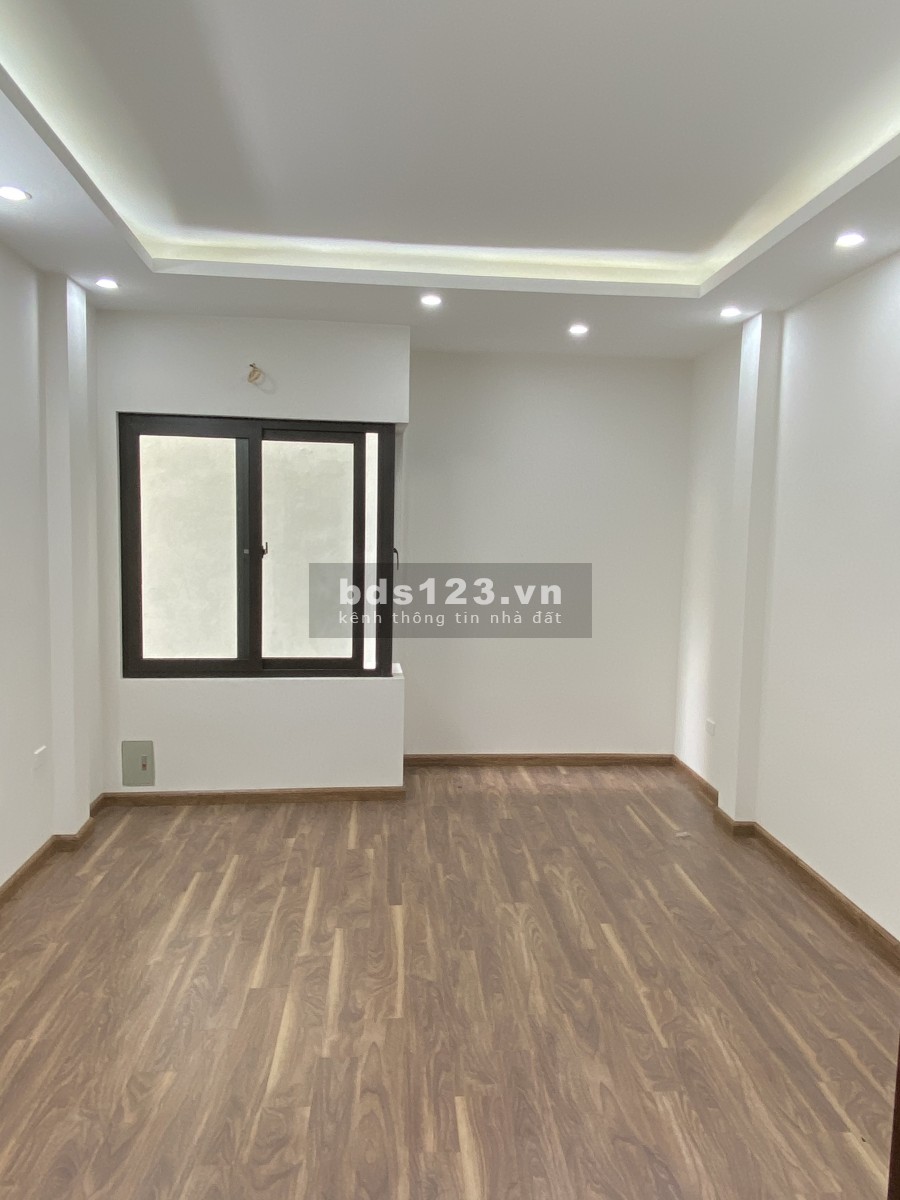Bán nhà 30m2 xây mới 5 tầng tặng diện tích 13 m2 để xe 2,75 tỷ tại 193/192/20/5 phú diễn bắc từ liêm Hà Nội