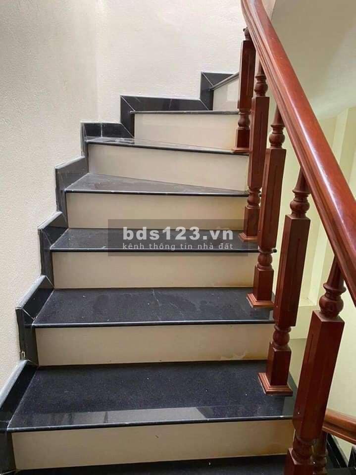 Bán gấp nhà mặt ngõ, vị trí đẹp ở luôn tại Hồ Tùng Mậu, Diện tích 30m2x4 tầng, 3.05 tỷ.