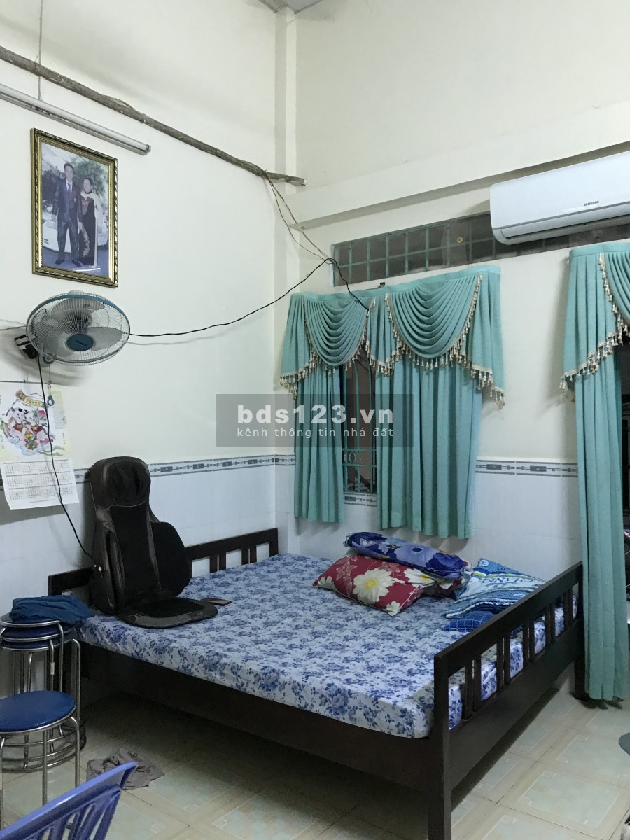Bán nhà hẻm buôn bán chợ chiều Quận 7